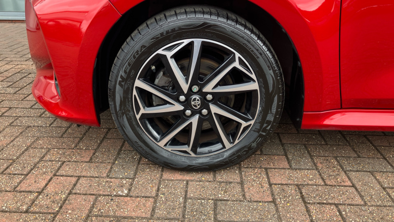 Toyota Yaris 1.5 Hybrid Design 5dr CVT Hybrid Hatchback